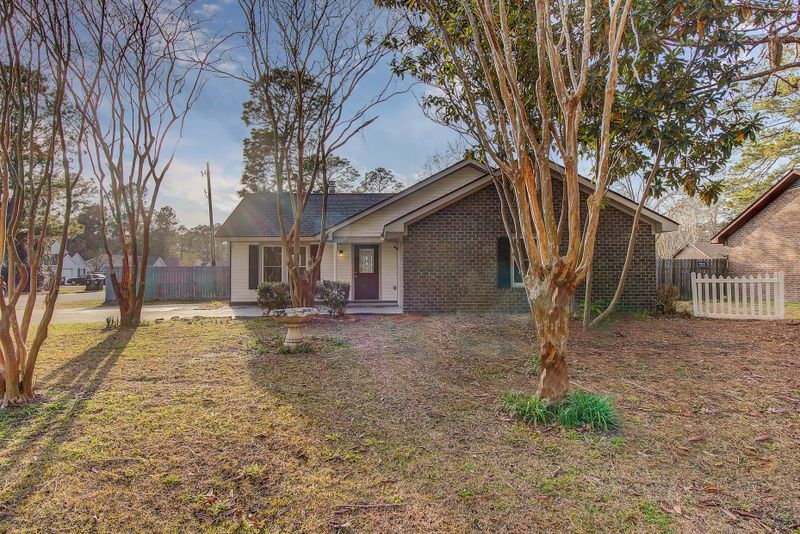 208 Four Iron Dr, Summerville, SC 29483