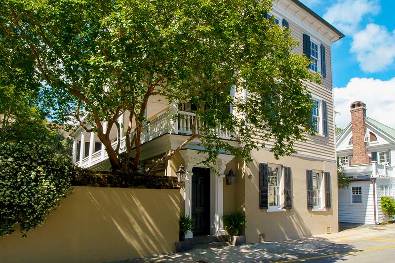 11 Water St, Charleston, SC 29401