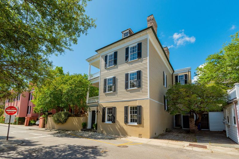 11 Water St, Charleston, SC 29401