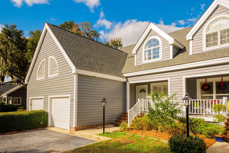 110 Waterfront Plantation Dr, Charleston, SC 29412