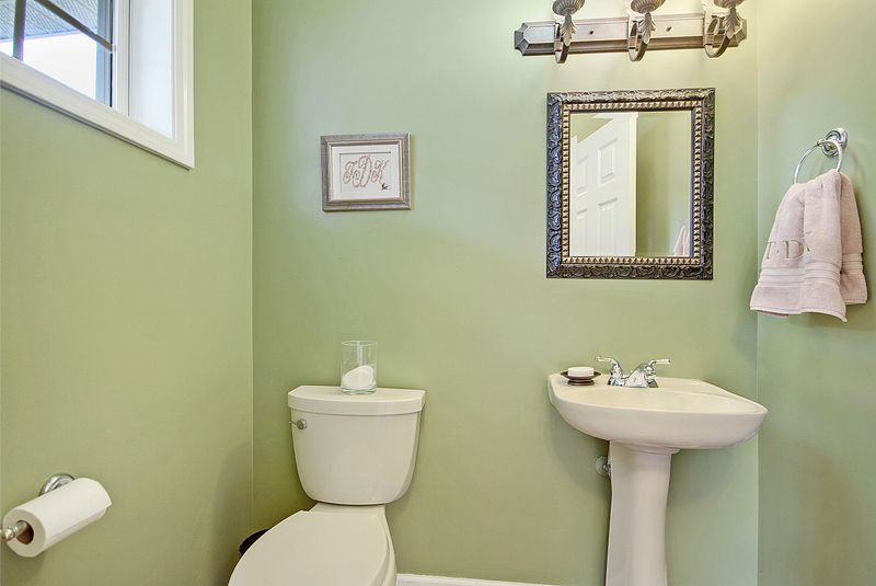 2231 Sandy Point Ln, Mount Pleasant, SC 29466