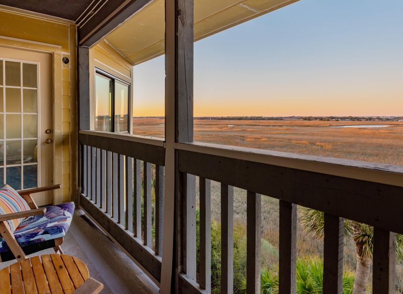 166 W Mariners Cay Dr, Folly Beach, SC 29439