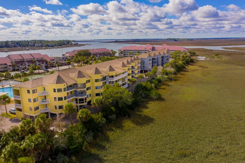 166 W Mariners Cay Dr, Folly Beach, SC 29439