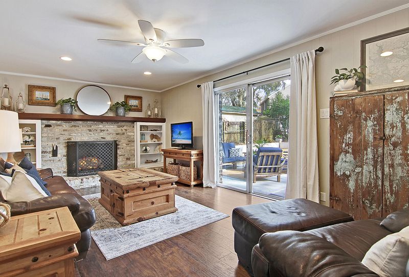 1025 Yeamans Hall Rd, Hanahan, SC 29410