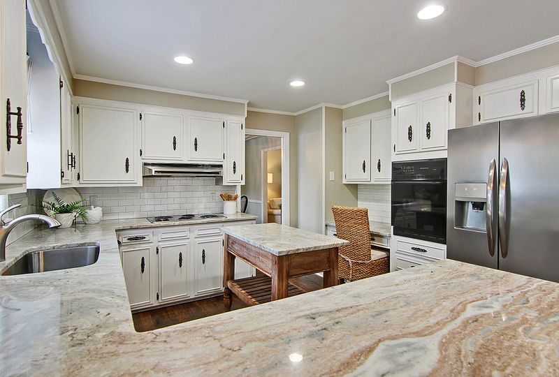1025 Yeamans Hall Rd, Hanahan, SC 29410