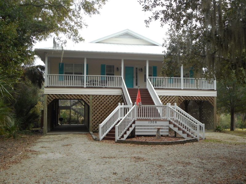 1306 Jungle Rd, Edisto Beach, SC 29438