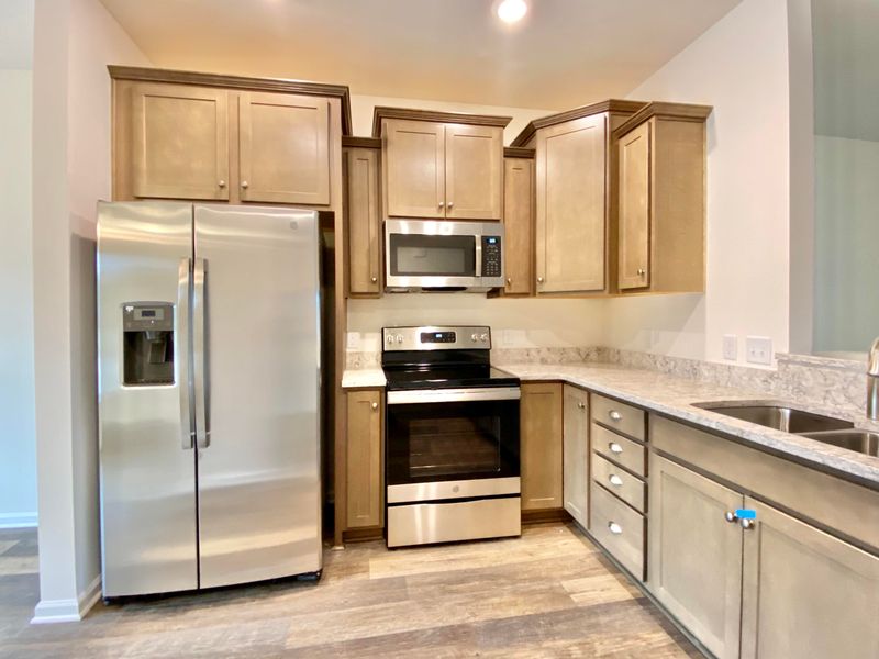210 Swallowtail Ln, Goose Creek, SC 29445