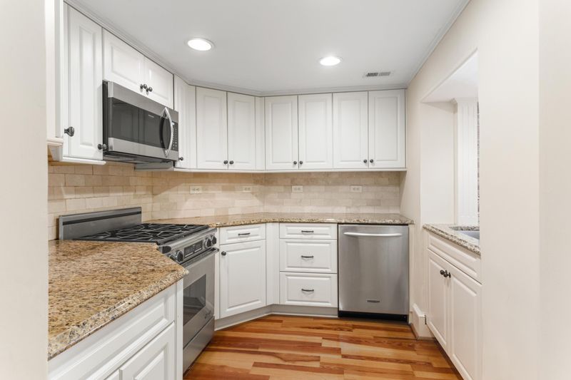 81 Bull St, Charleston, SC 29401