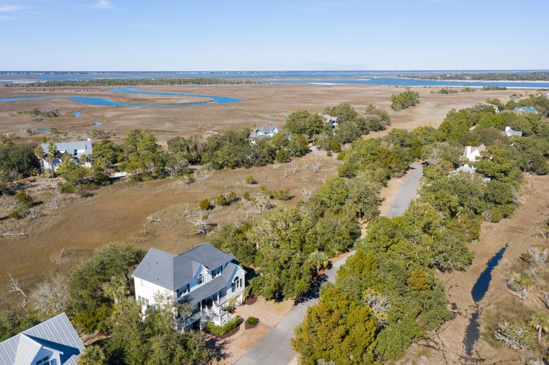 25 Seagrass Ln, Isle Of Palms, SC 29451