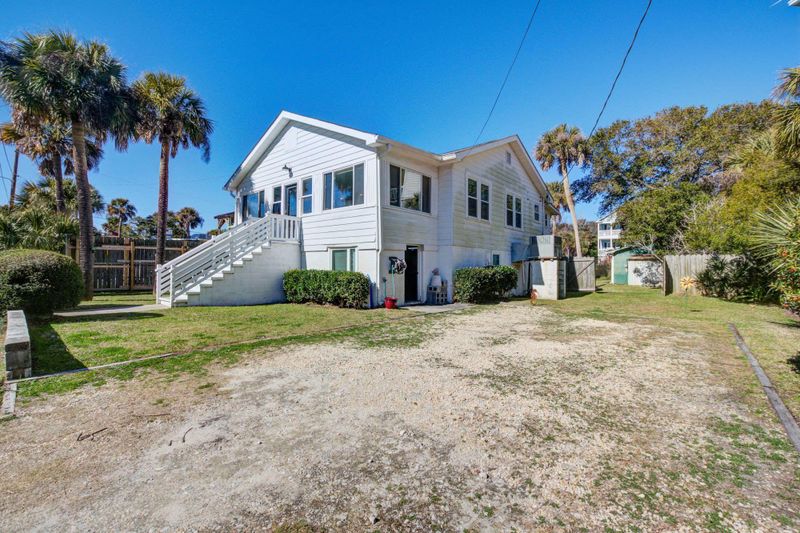120 W Arctic Ave, Folly Beach, SC 29439