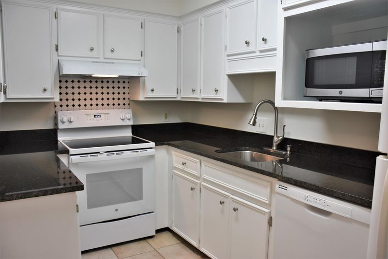 119 Wentworth St #C, Charleston, SC 29401