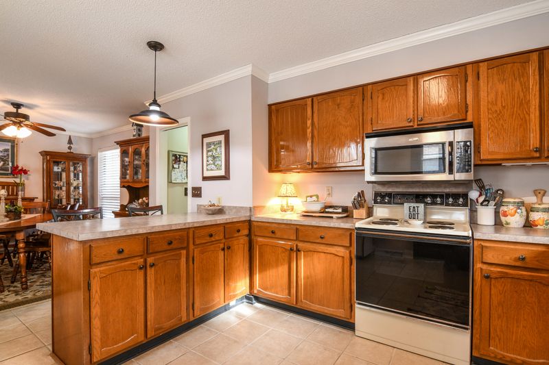 110 New Hope Dr, Summerville, SC 29486