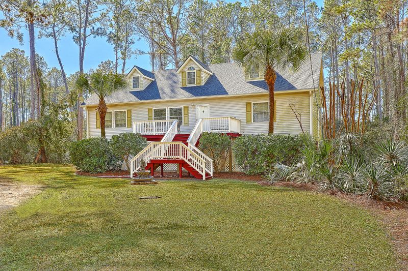555 Fishing Creek Dr, Edisto Island, SC 29438