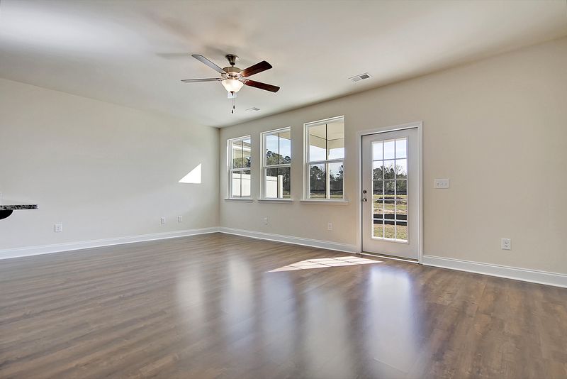 7810 Park Gate Dr, Charleston, SC 29418