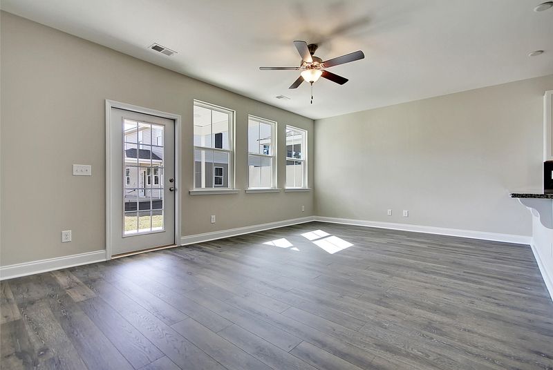 7810 Park Gate Dr, Charleston, SC 29418