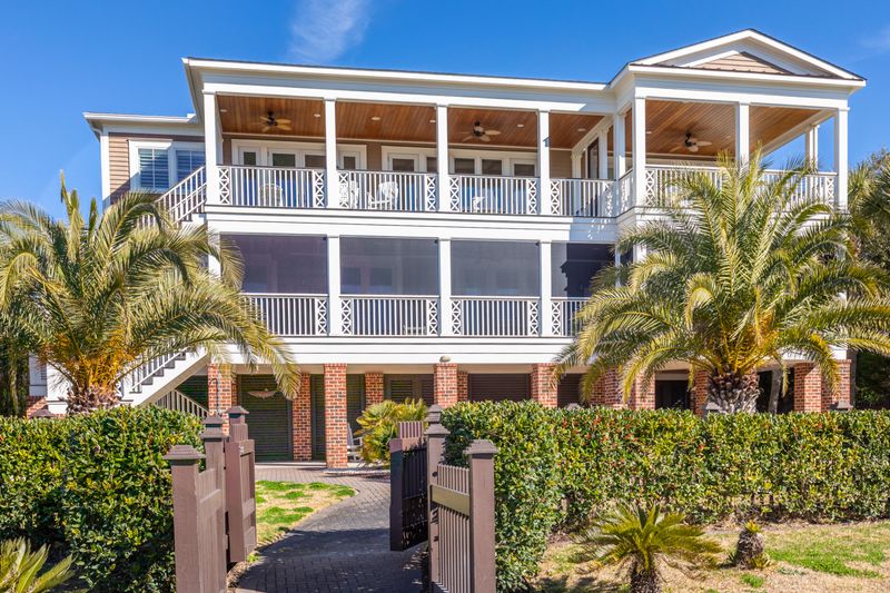 106 Charleston Blvd, Isle Of Palms, SC 29451