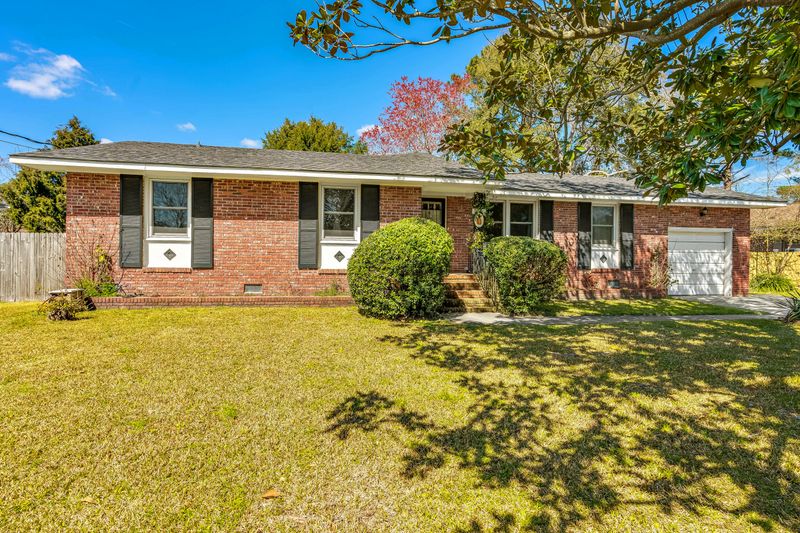 18 Bossis Dr, Charleston, SC 29407
