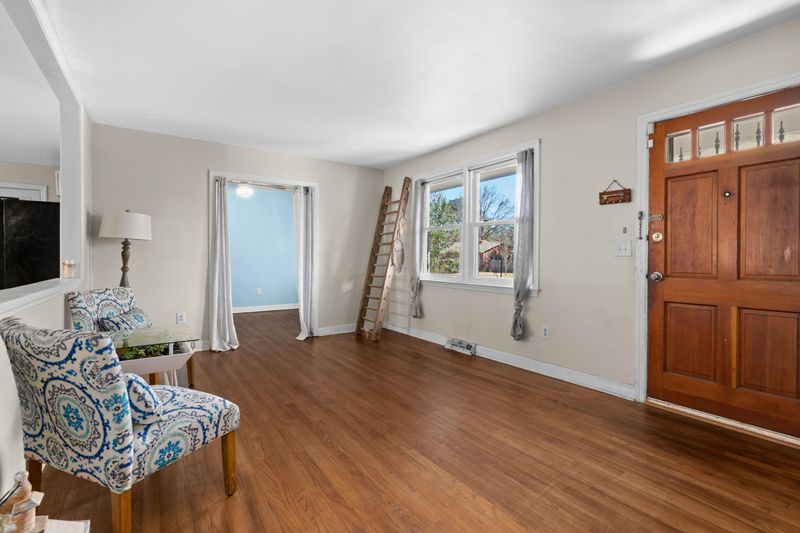 18 Bossis Dr, Charleston, SC 29407