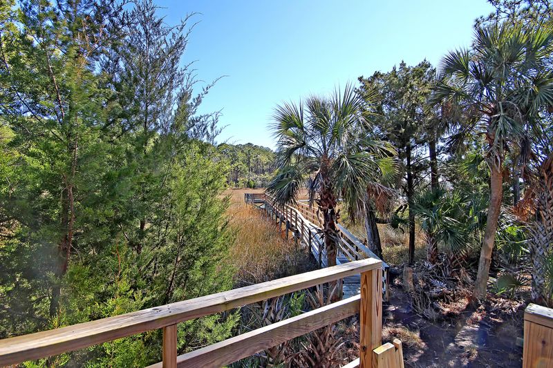1833 Palmetto Isle Dr, Mount Pleasant, SC 29466