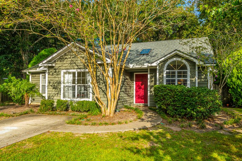 1243 Llewellyn Rd, Mount Pleasant, SC 29464