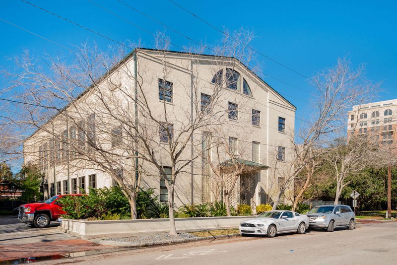 3 Chisolm St #406, Charleston, SC 29401