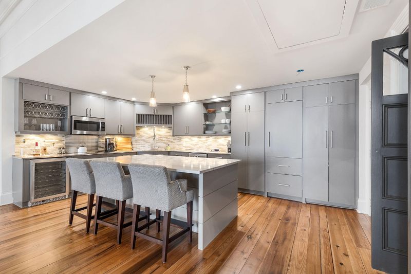 219 Meeting St #C, Charleston, SC 29401