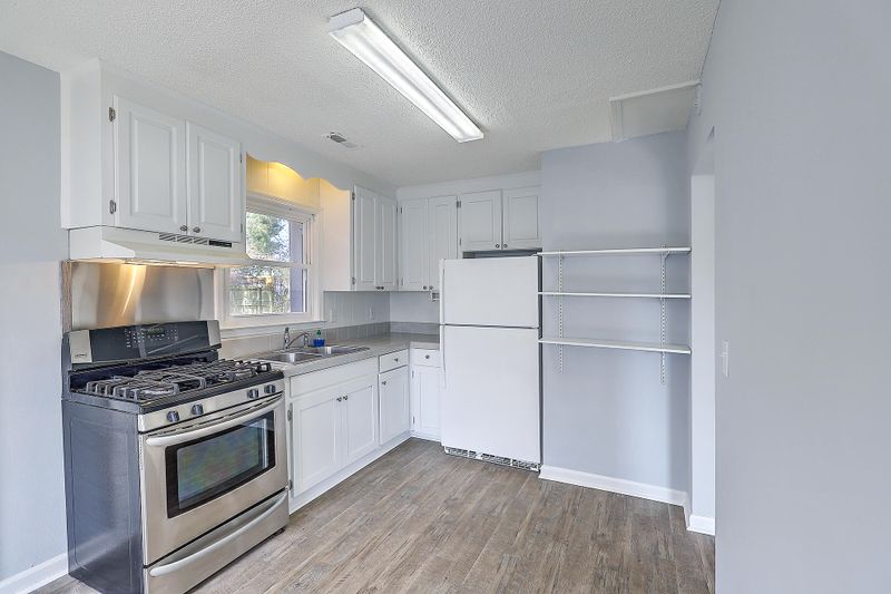 121 Summit Ave, Goose Creek, SC 29445