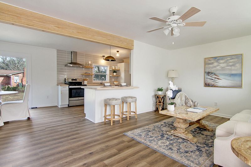 5923 Hagood Ave, Hanahan, SC 29410