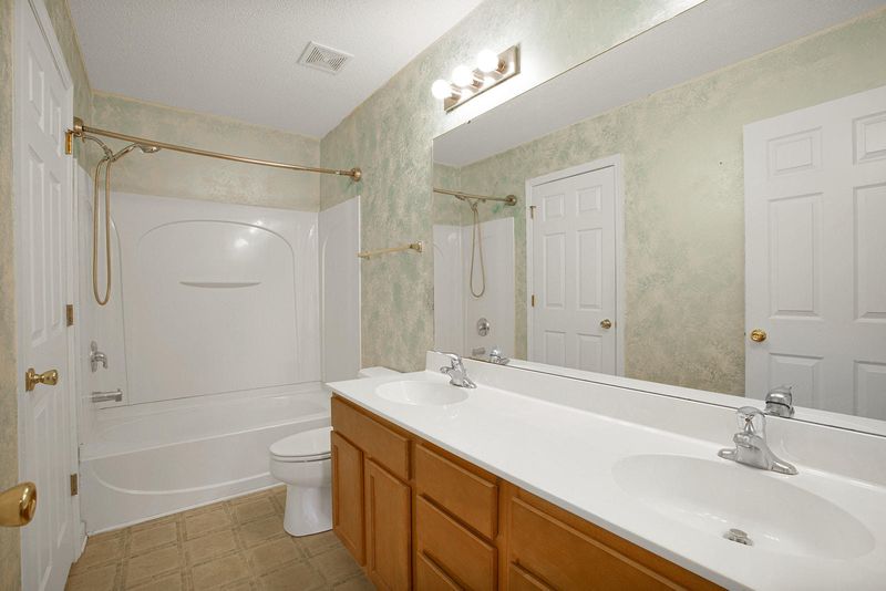 126 Hornby Cir, Goose Creek, SC 29445
