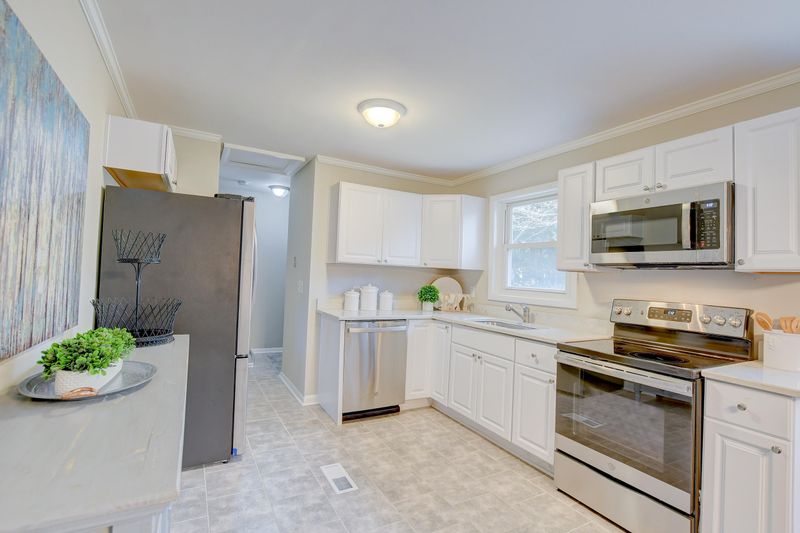 1055 Browning Rd, Charleston, SC 29407
