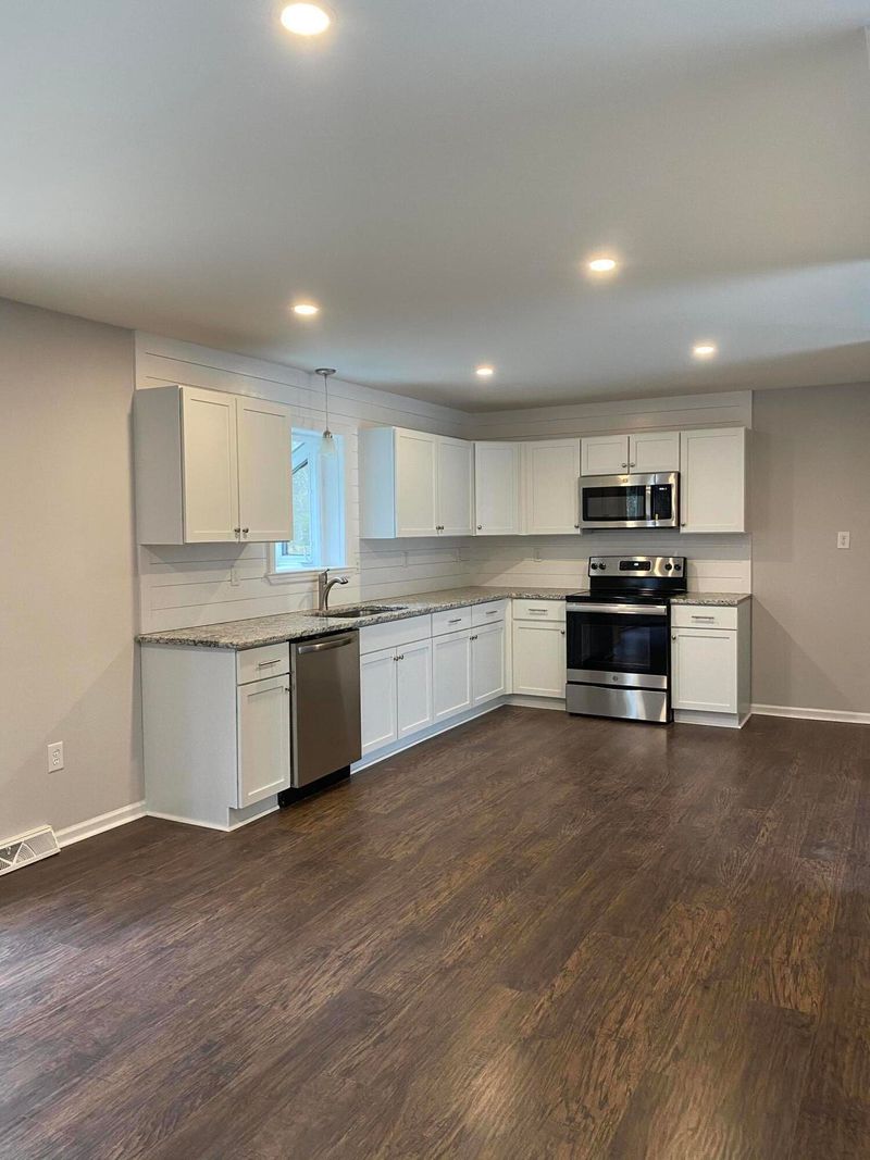 8048 Nantuckett Ave, North Charleston, SC 29420