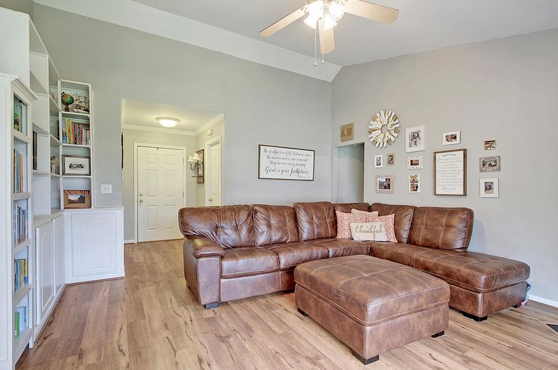 613 Hainesworth Dr, Charleston, SC 29414