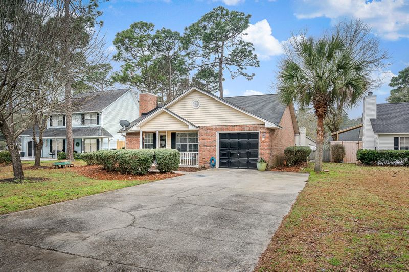 1386 West Point Dr, Mount Pleasant, SC 29466