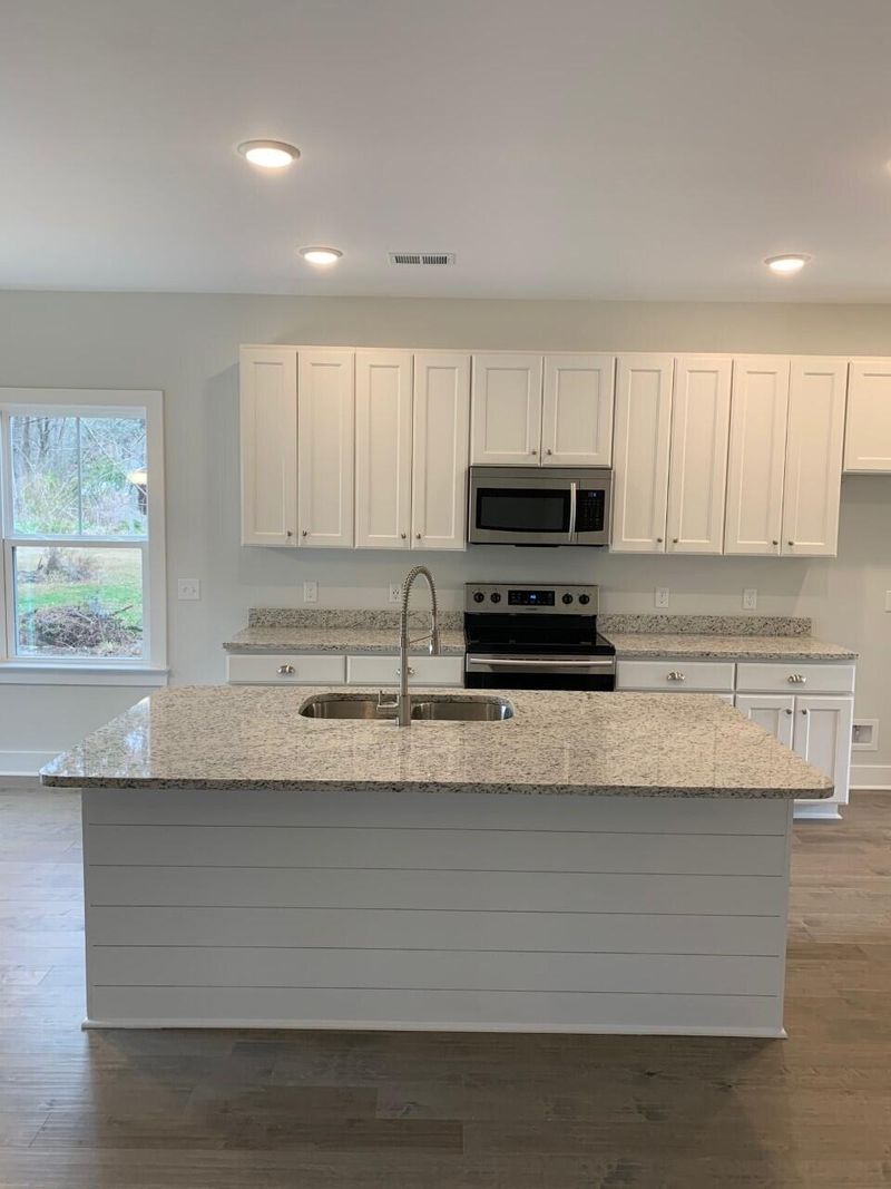 2340 Otranto Rd, North Charleston, SC 29406