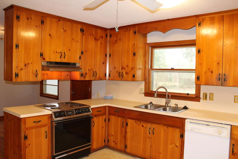 20 Elmora Ave, Goose Creek, SC 29445