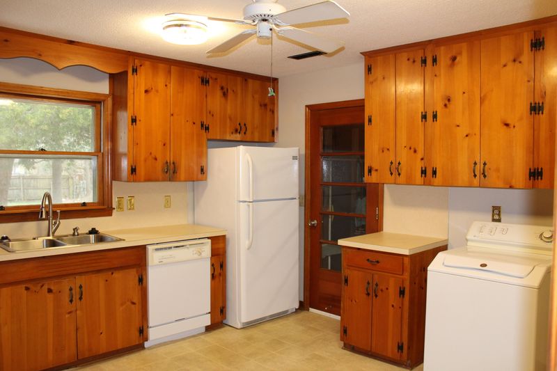 20 Elmora Ave, Goose Creek, SC 29445