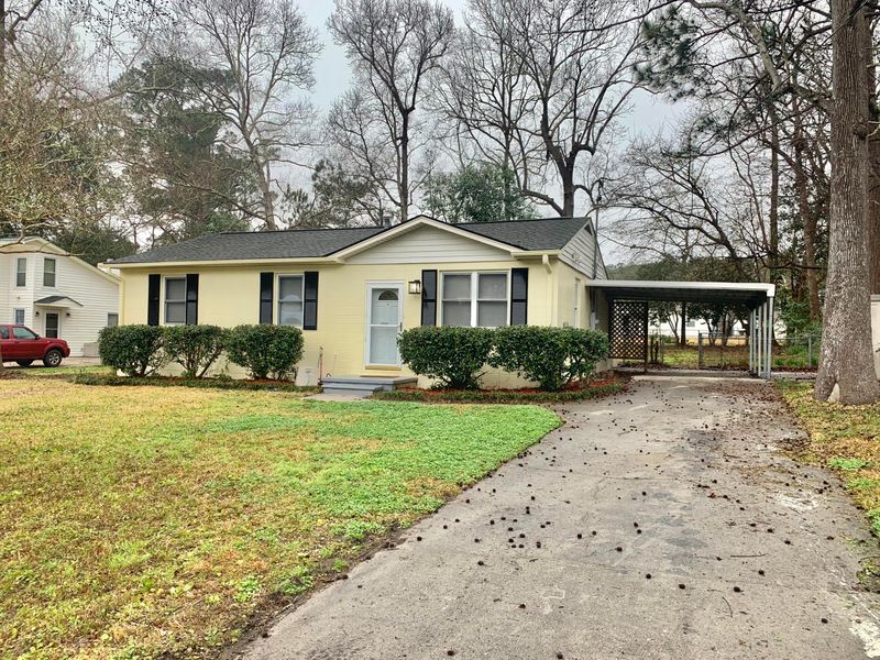 220 Dogwood Ave, Goose Creek, SC 29445