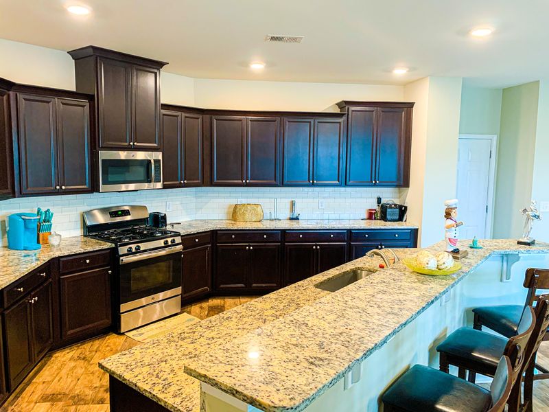 698 Redbud Ln, Summerville, SC 29486