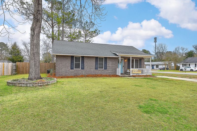 142 Underbrush Ct, Moncks Corner, SC 29461