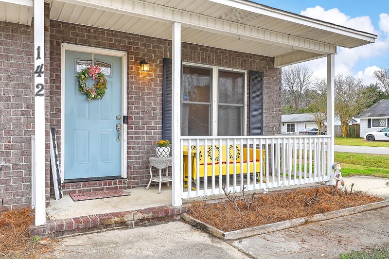 142 Underbrush Ct, Moncks Corner, SC 29461