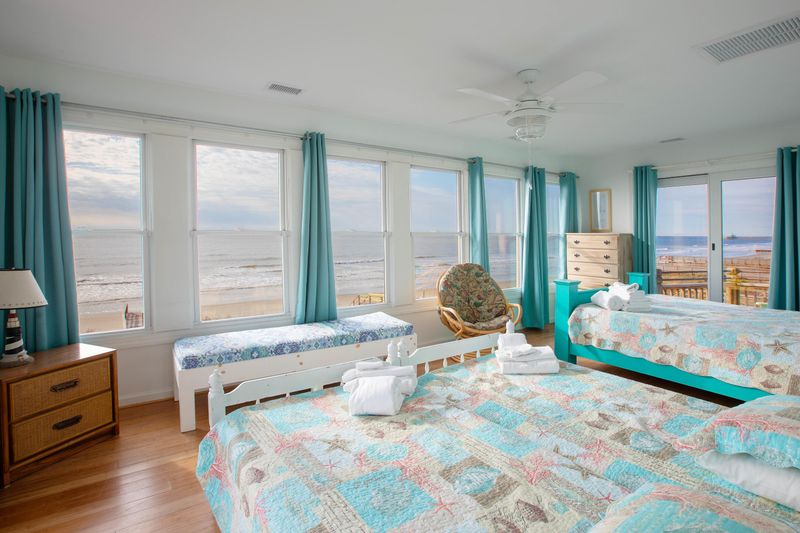 615 E Arctic Ave, Folly Beach, SC 29439