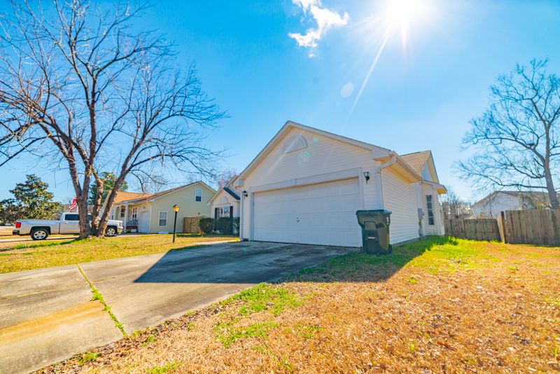 227 Okehampton Dr, Goose Creek, SC 29445