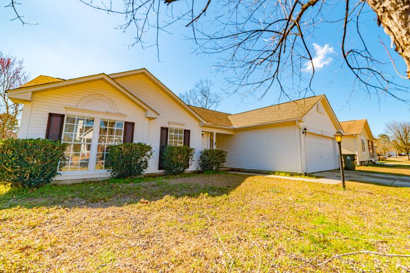 227 Okehampton Dr, Goose Creek, SC 29445