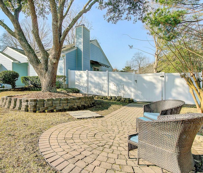8223 Quail Hollow Ct, North Charleston, SC 29420