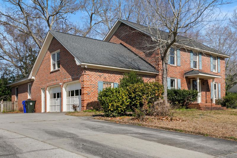 1977 Ashley Hall Rd, Charleston, SC 29407