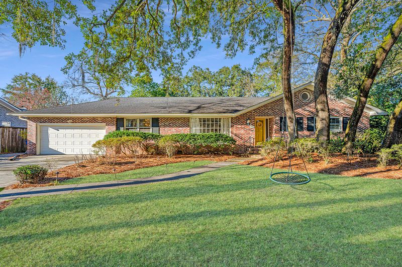 1426 Bedford Dr, Charleston, SC 29407