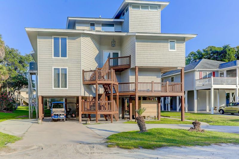 608 Pompano St, Edisto Island, SC 29438