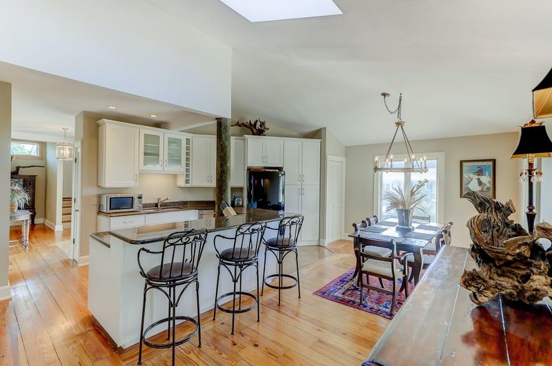608 Pompano St, Edisto Island, SC 29438