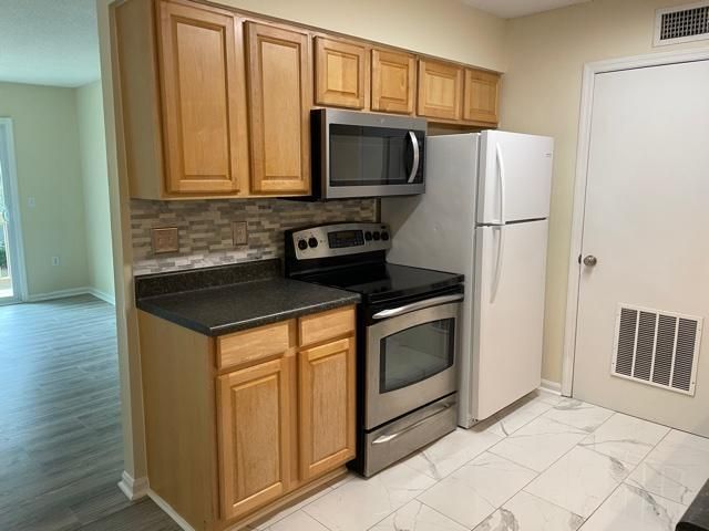 1402 Camp Rd #10h, James Island, SC 29412