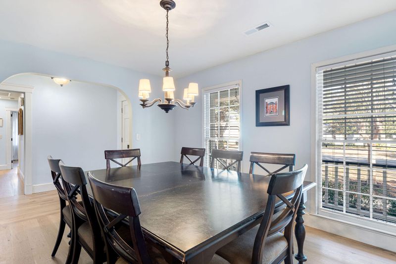 677 Pelzer Dr, Mount Pleasant, SC 29464
